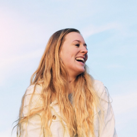 Meet your Posher, Becca - Picture 1 of 1